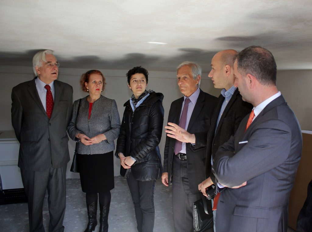 Chairman of AEA Mr. Erlet Shaqe explaining the PV system to attendees