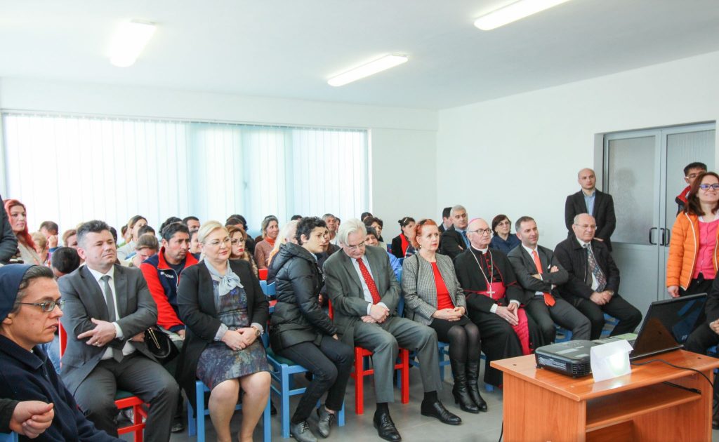 The presentation and speech of the invited personalities. 